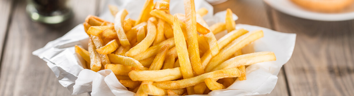 Recipiente com batatas fritas